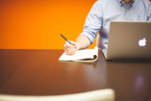 “La technologie est maintenant dominante et oblige la plupart des métiers à renforcer des compétences en la matière” Jean-Philippe Accart. (Pixabay/StartupStockPhotos)
