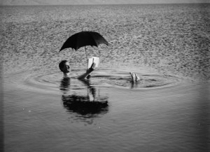 La lecture à la plage
